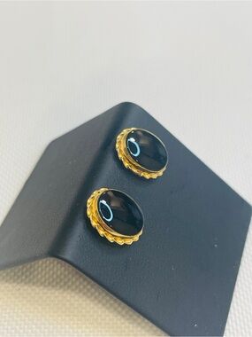 Vintage 14k Oval Yellow Gold Bezel Onyx Stud Earrings